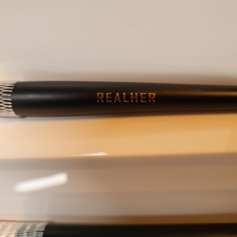 CLEARANCE! 3-Piece RealHer & Boyd Makeup Brush Set, New - Picture 5 of 6